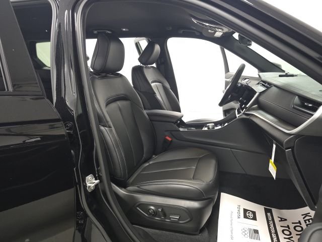 New 2026 Diamond Black Crystal Pearl-Coat Exterior Paint Jeep Limited image 19