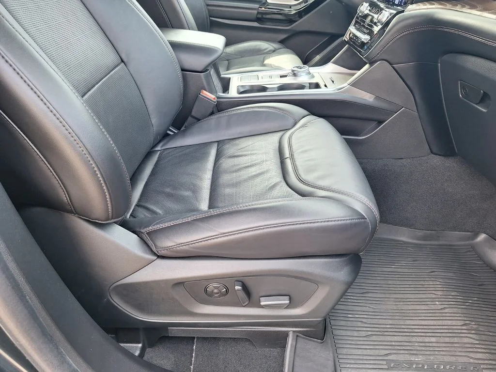 Used 2022 Blue Ford Platinum image 30
