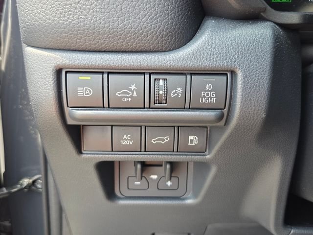 Used 2025  Toyota Base image 35