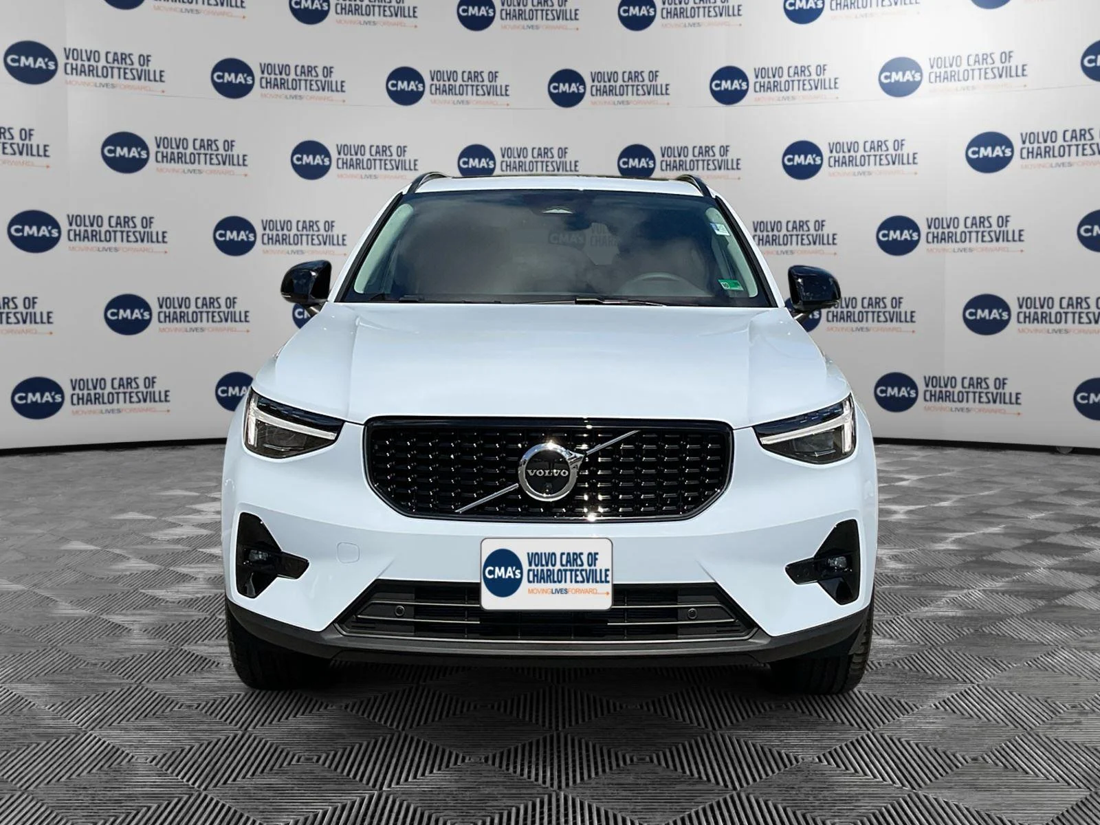 2026 Volvo XC40 Plus - Photo 8