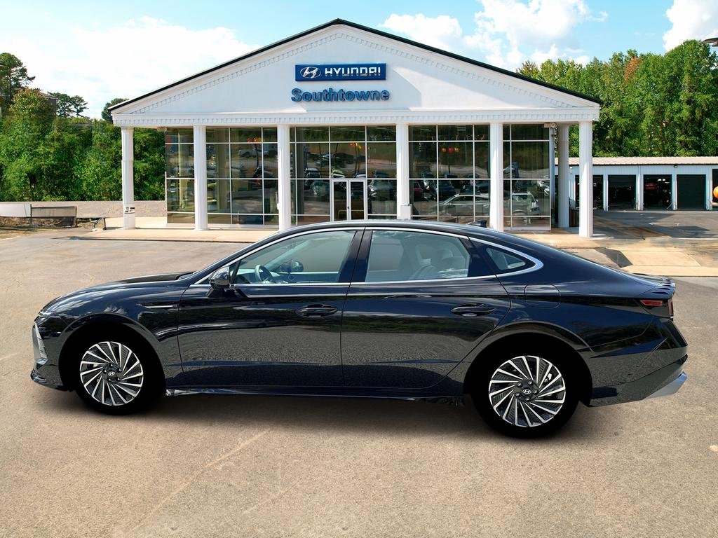 New 2026 Black Hyundai SEL image 3