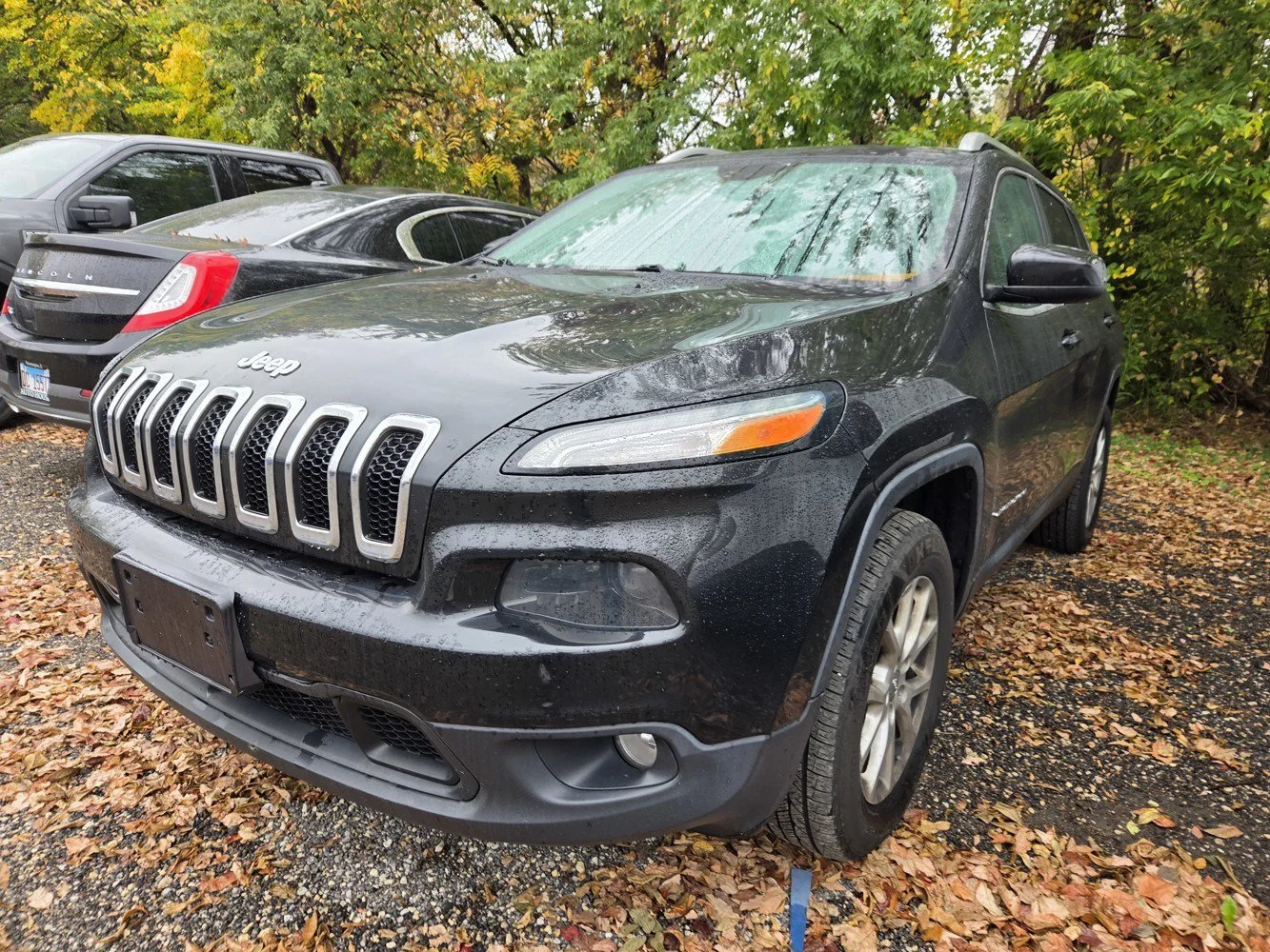 Used 2014 Brilliant Black Crystal Pearlcoat Jeep Latitude image 2