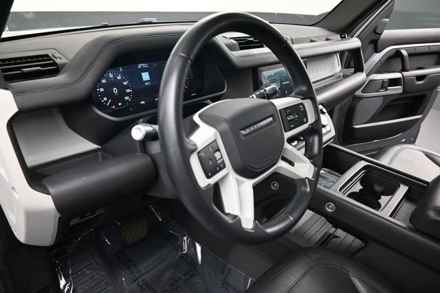 Used 2020  Land Rover SE image 18