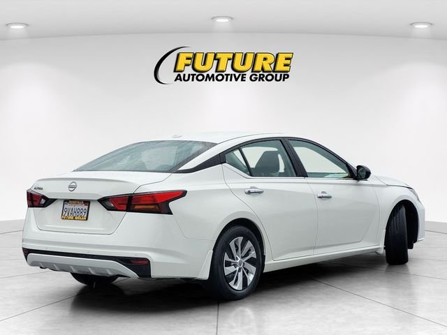 Used 2025 White Nissan 2.5 S image 4