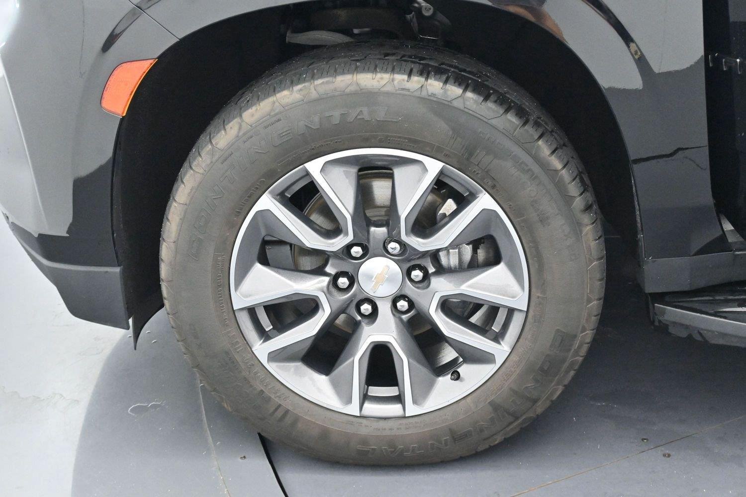 Used 2023 BLACK Chevrolet LT image 46