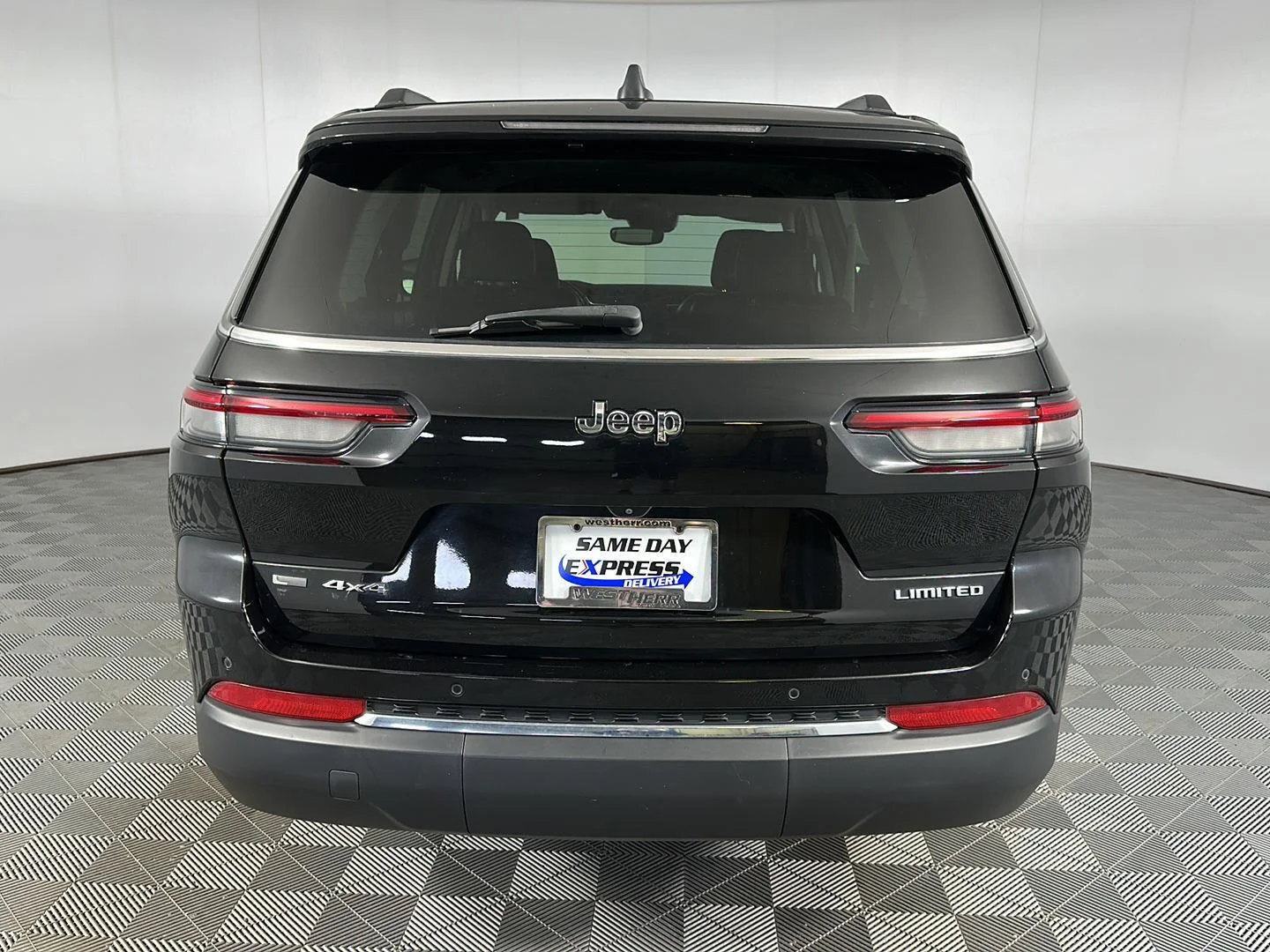 Used 2021 Diamond Black Crystal Pearlcoat Jeep Limited image 28