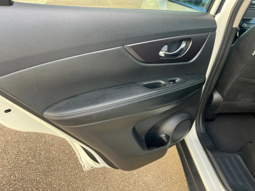 Used 2016 White Nissan SV image 23