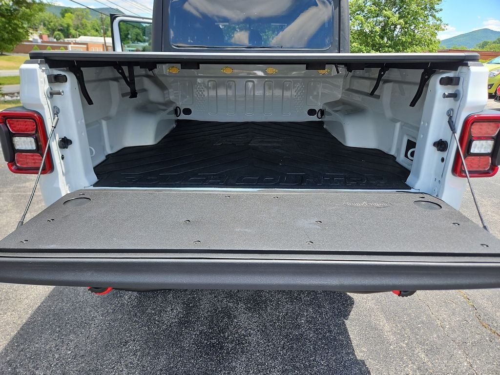 Used 2023 White Jeep Sport S image 23