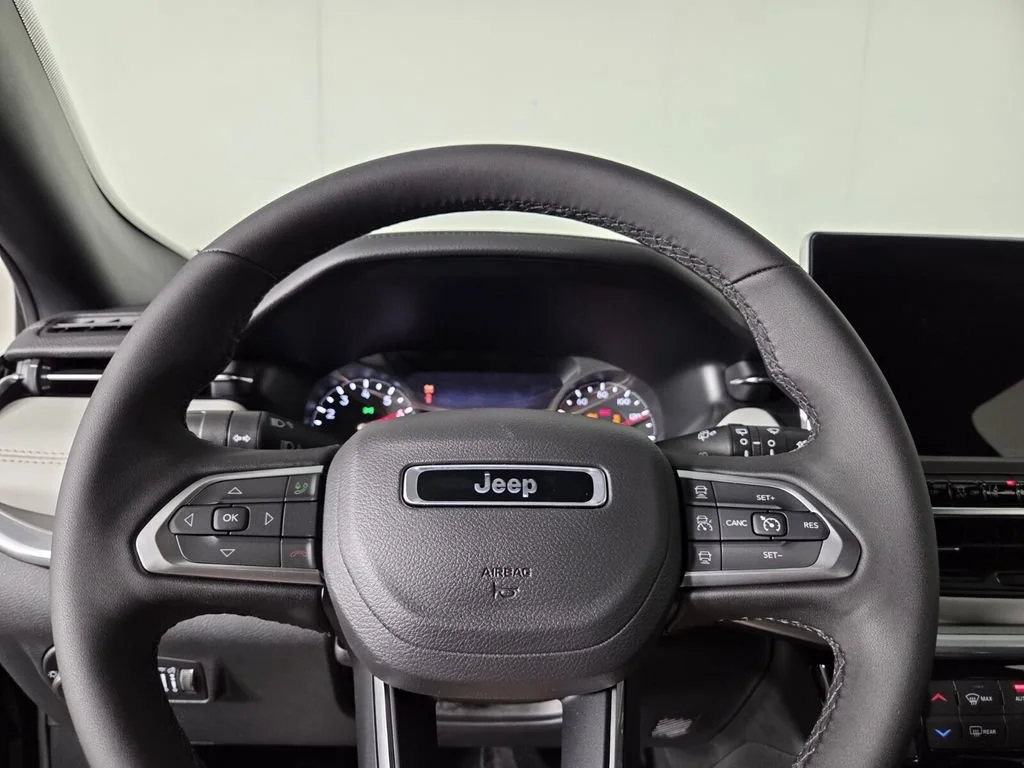 New 2026 Diamond Black Crystal Pearlcoat Jeep Limited image 17