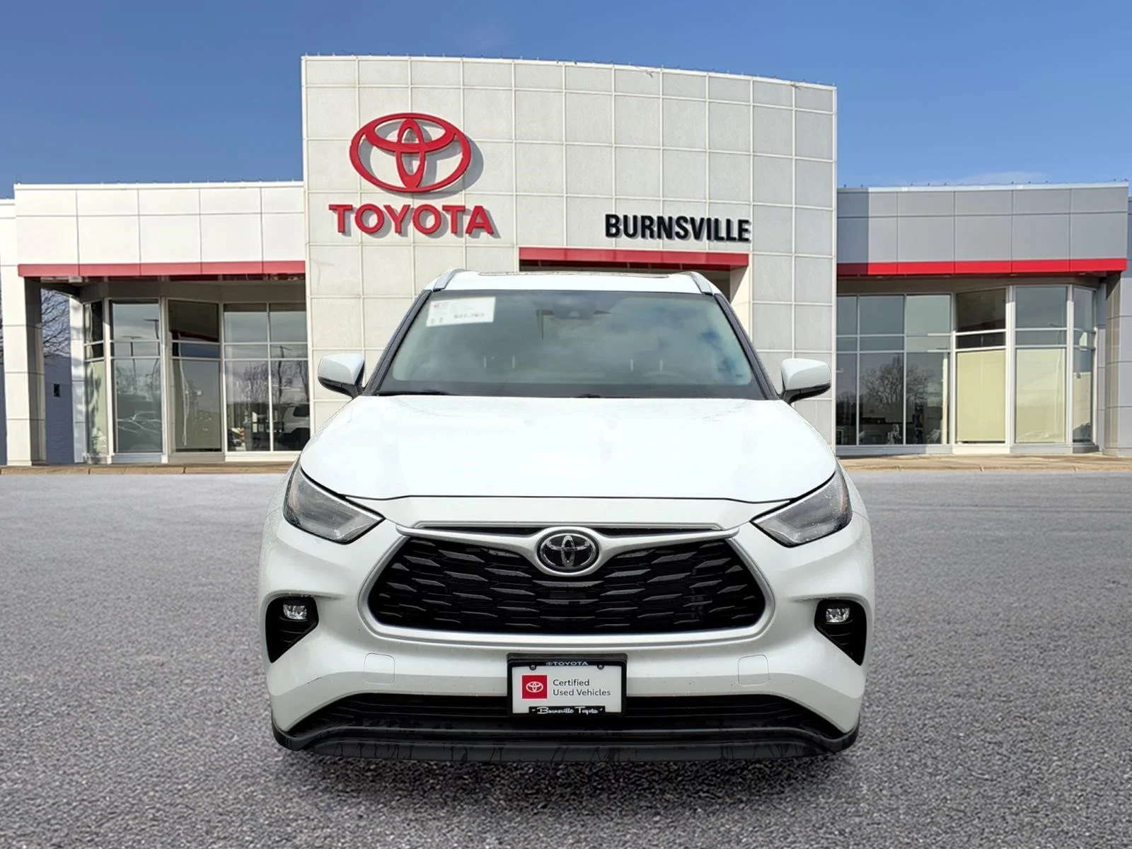 Used 2023 Beige Toyota XLE image 9