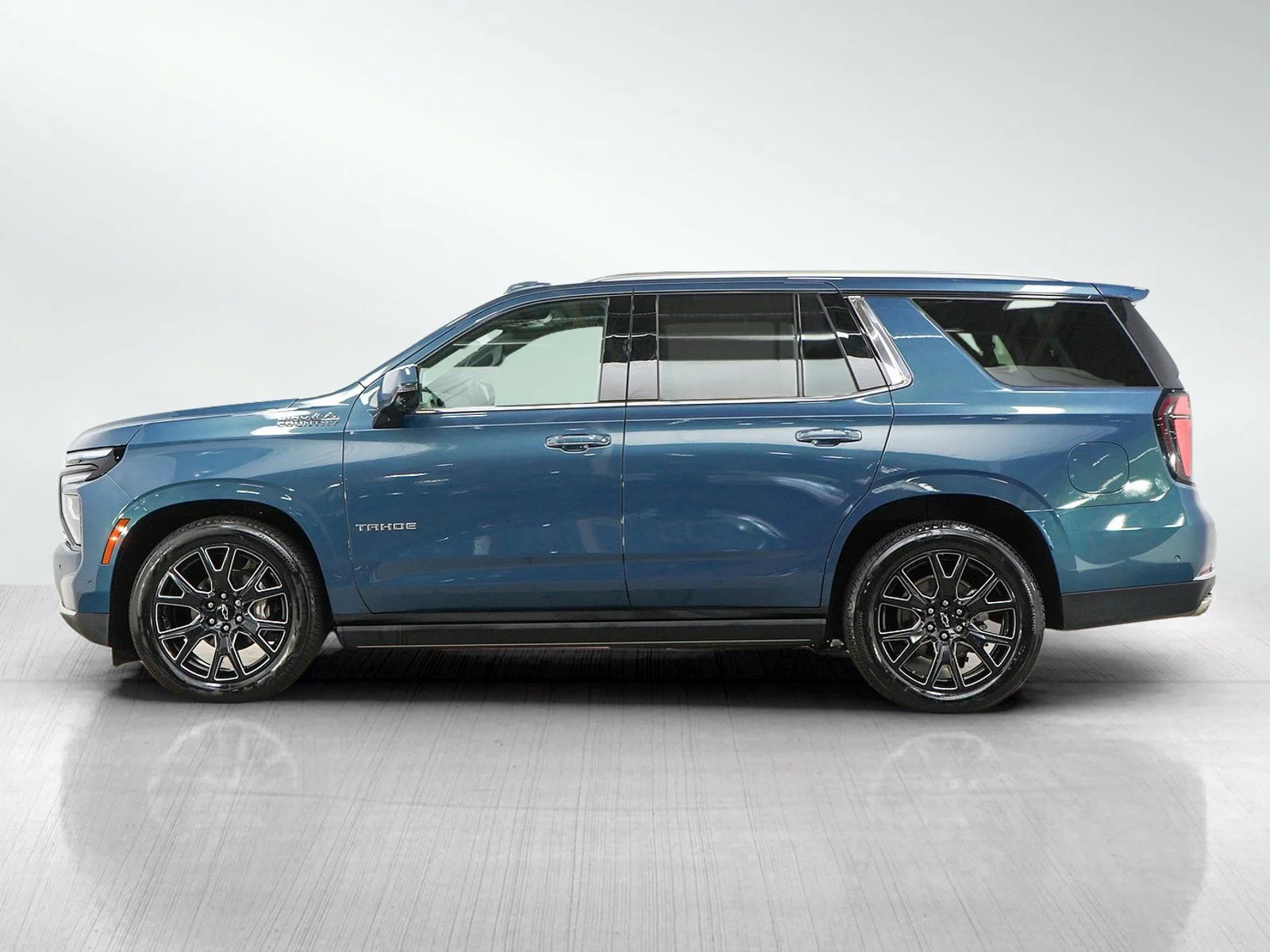 Used 2025 Chevrolet Tahoe High Country with VIN 1GNS6TRL6SR243355 for sale in Roseville, Minnesota