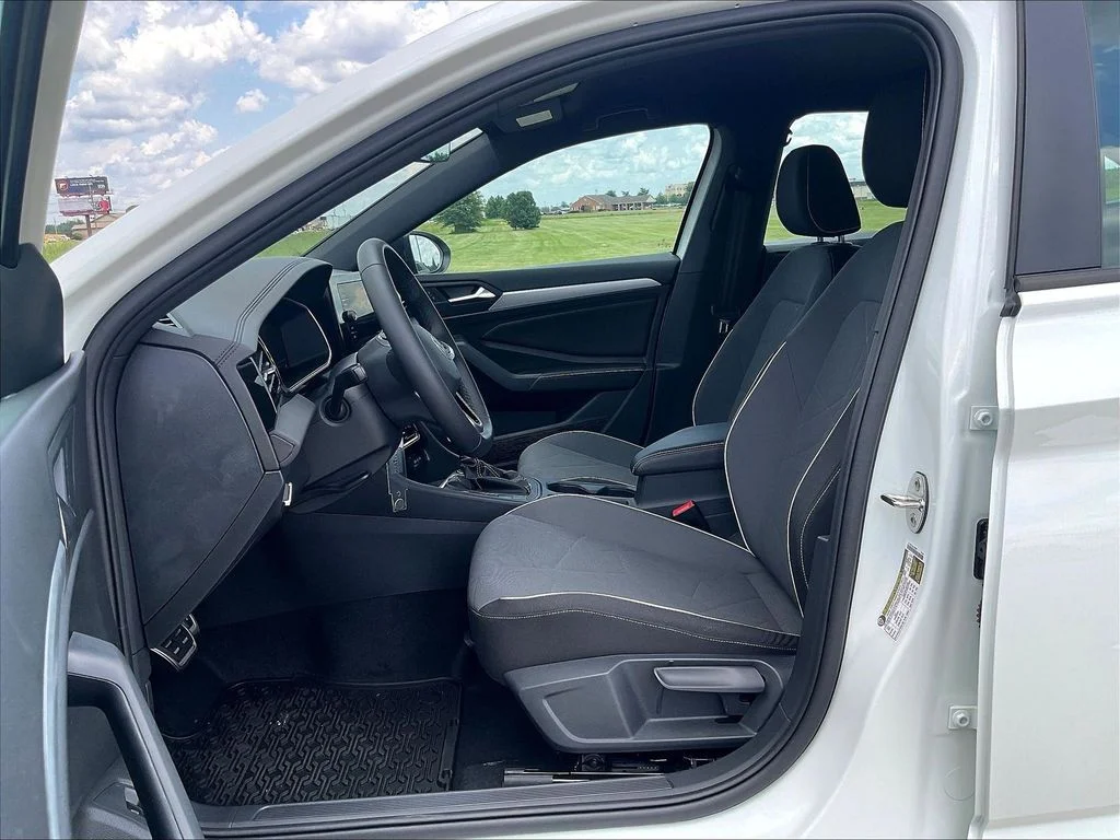 New 2026 White Volkswagen 1.5T Sport image 11