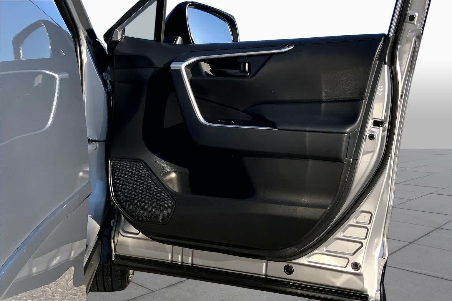 Used 2025 Silver Sky Metallic Toyota LE image 22