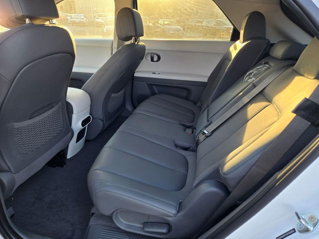New 2025 White Hyundai SEL image 19