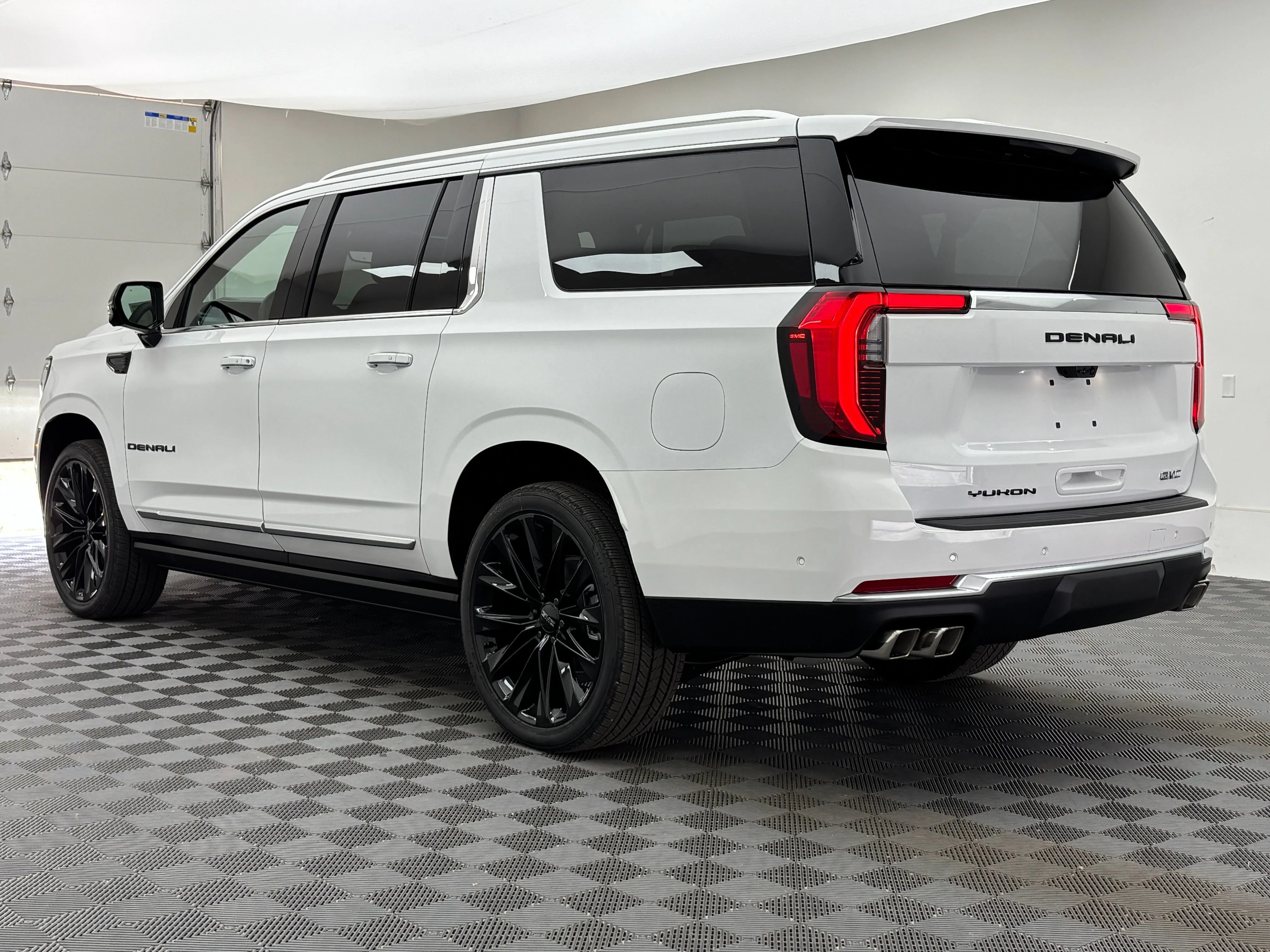 2026 GMC Yukon XL Denali - Photo 16