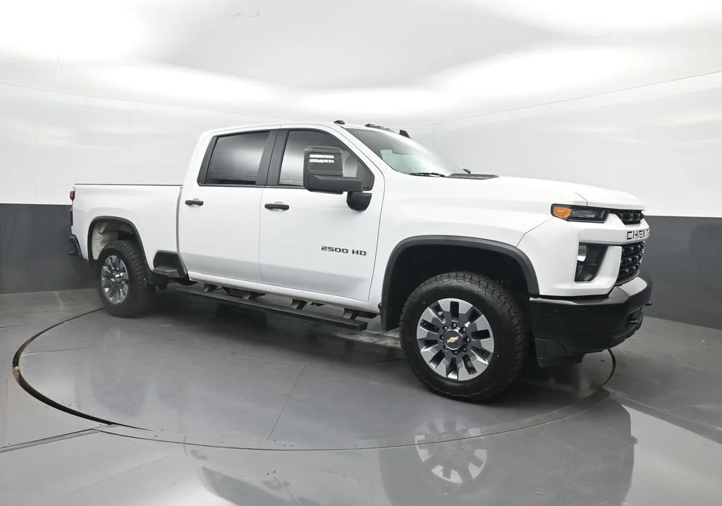 Used 2022 White Chevrolet Custom image 31