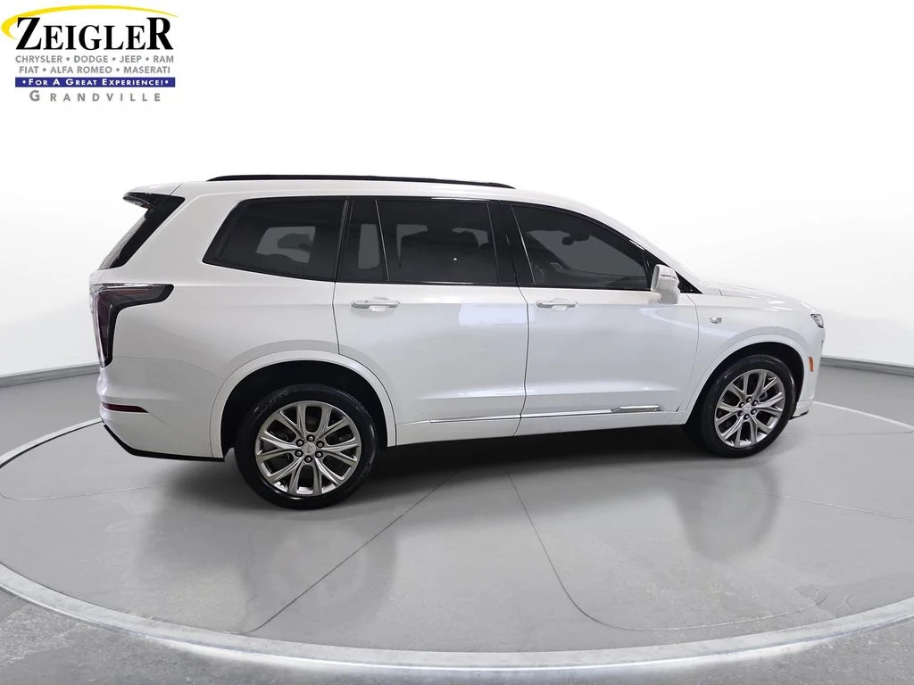 Used 2020 White Cadillac Sport image 5