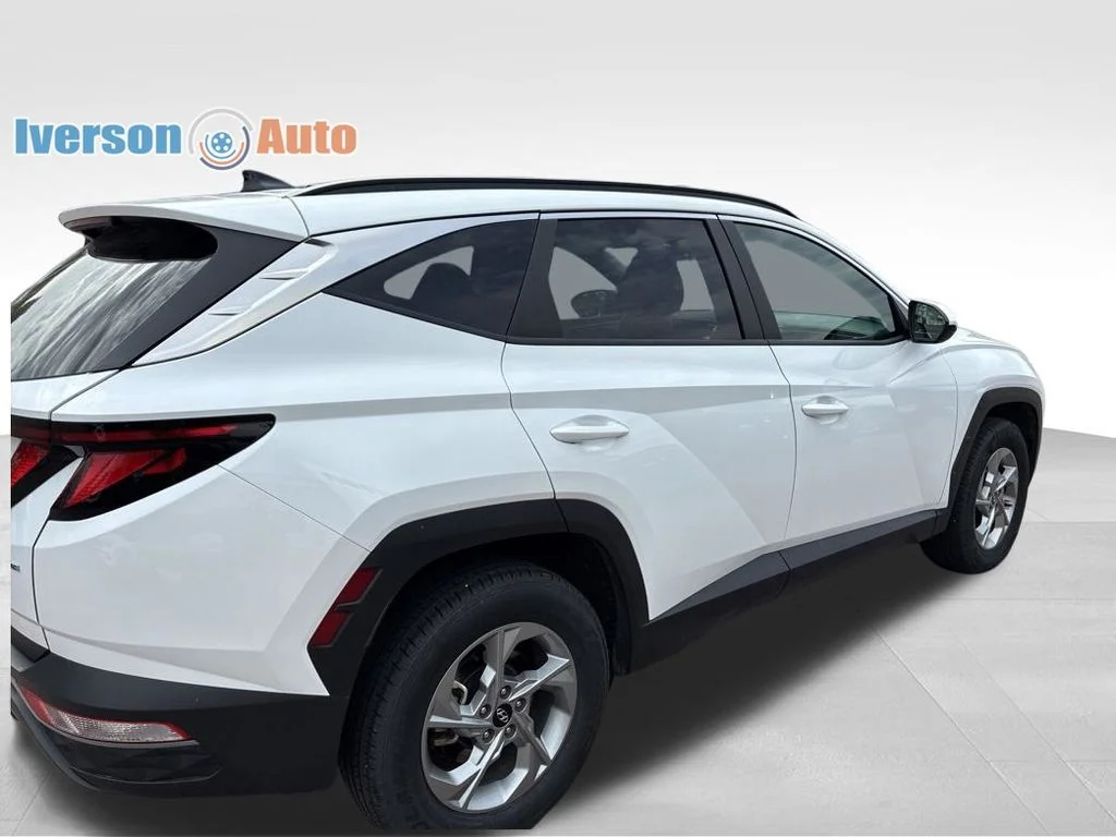 Used 2024 White Hyundai SEL image 14