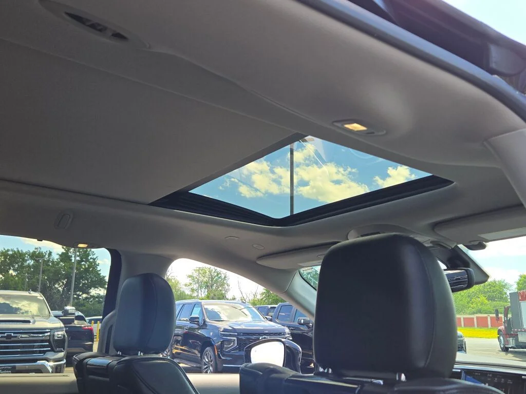 Used 2020 Black Chrysler Limited image 10