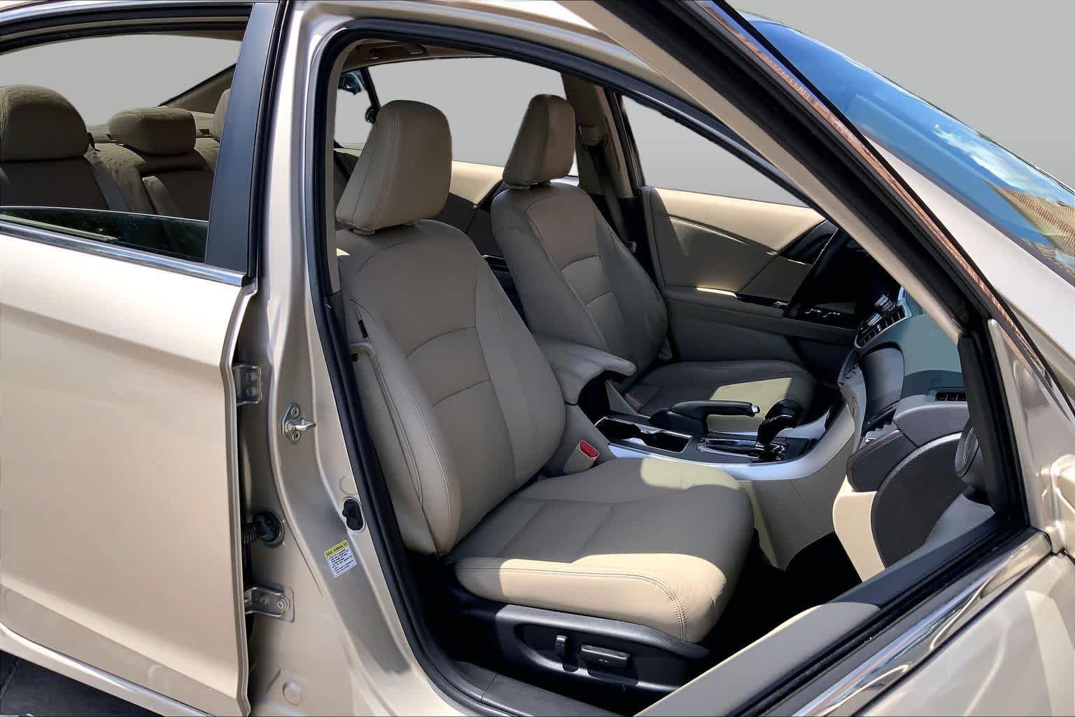 Used 2014 Champagne Frost Pearl Honda EX-L image 9