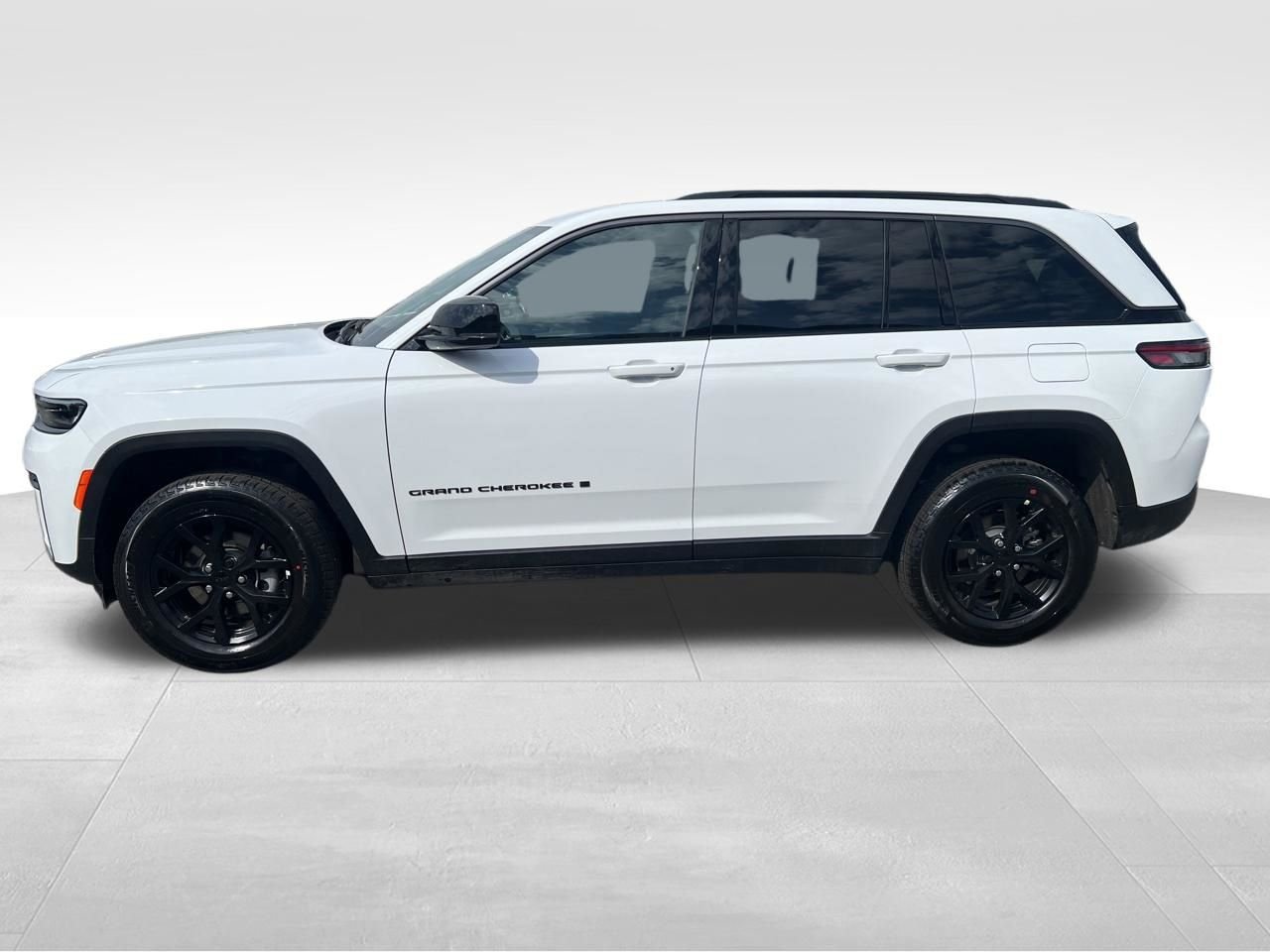 New 2026 Bright White Clear-Coat Exterior Paint Jeep Altitude image 2