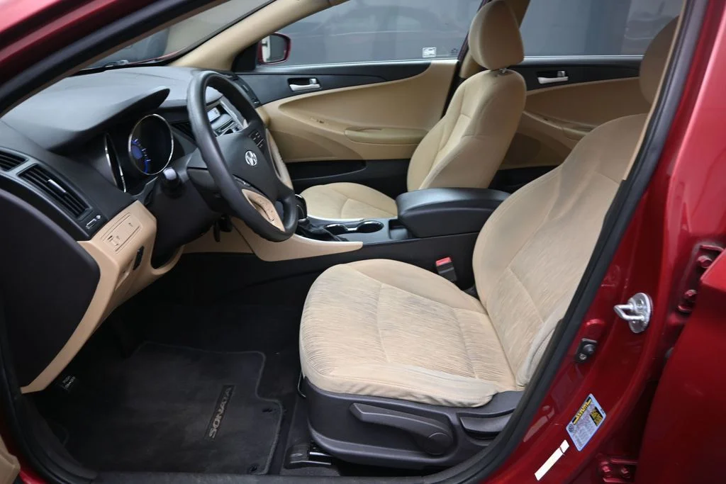 Used 2011 Red Hyundai GLS image 17