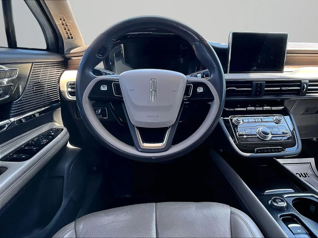 Used 2022 White Lincoln Reserve image 5