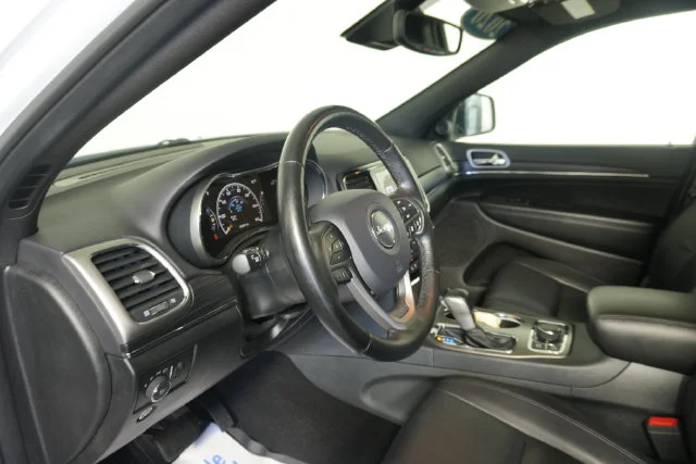 Used 2020 Bright White Clearcoat Jeep Limited image 18