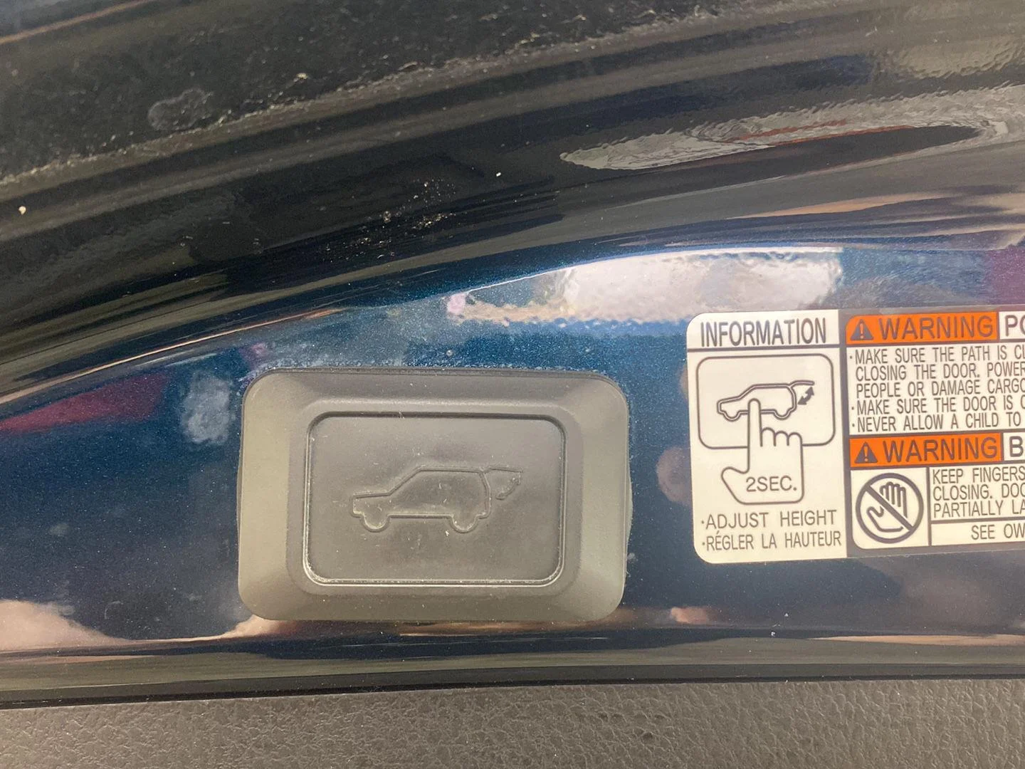 Used 2018 Galactic Aqua Mica Toyota XLE image 28