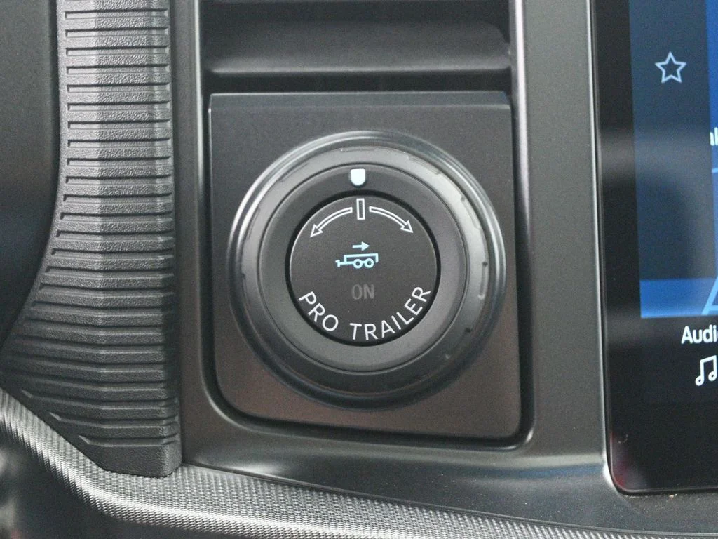 New 2025 Iconic Silver Metallic Ford Lariat image 19