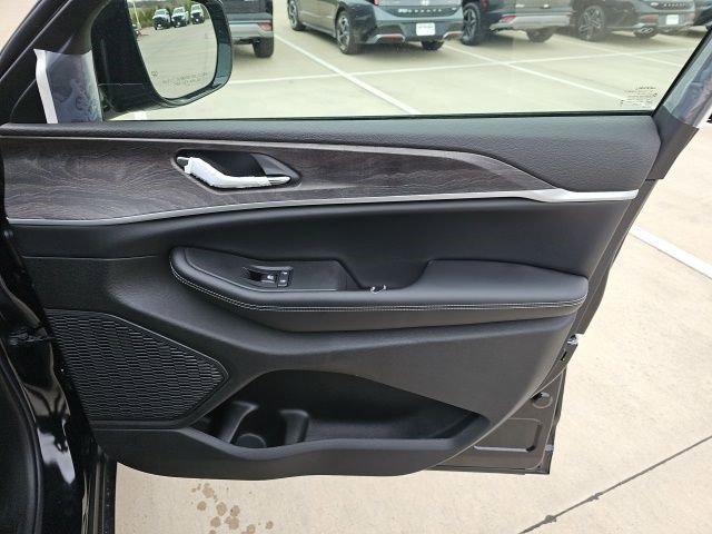 New 2026 Diamond Black Crystal Pearlcoat Jeep Laredo Altitude image 14