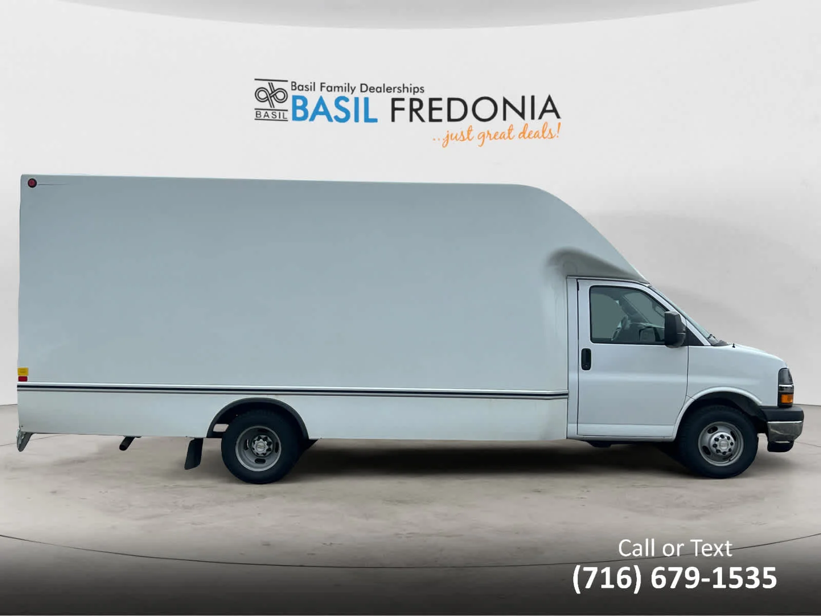 Used 2024 Summit White Chevrolet  image 3