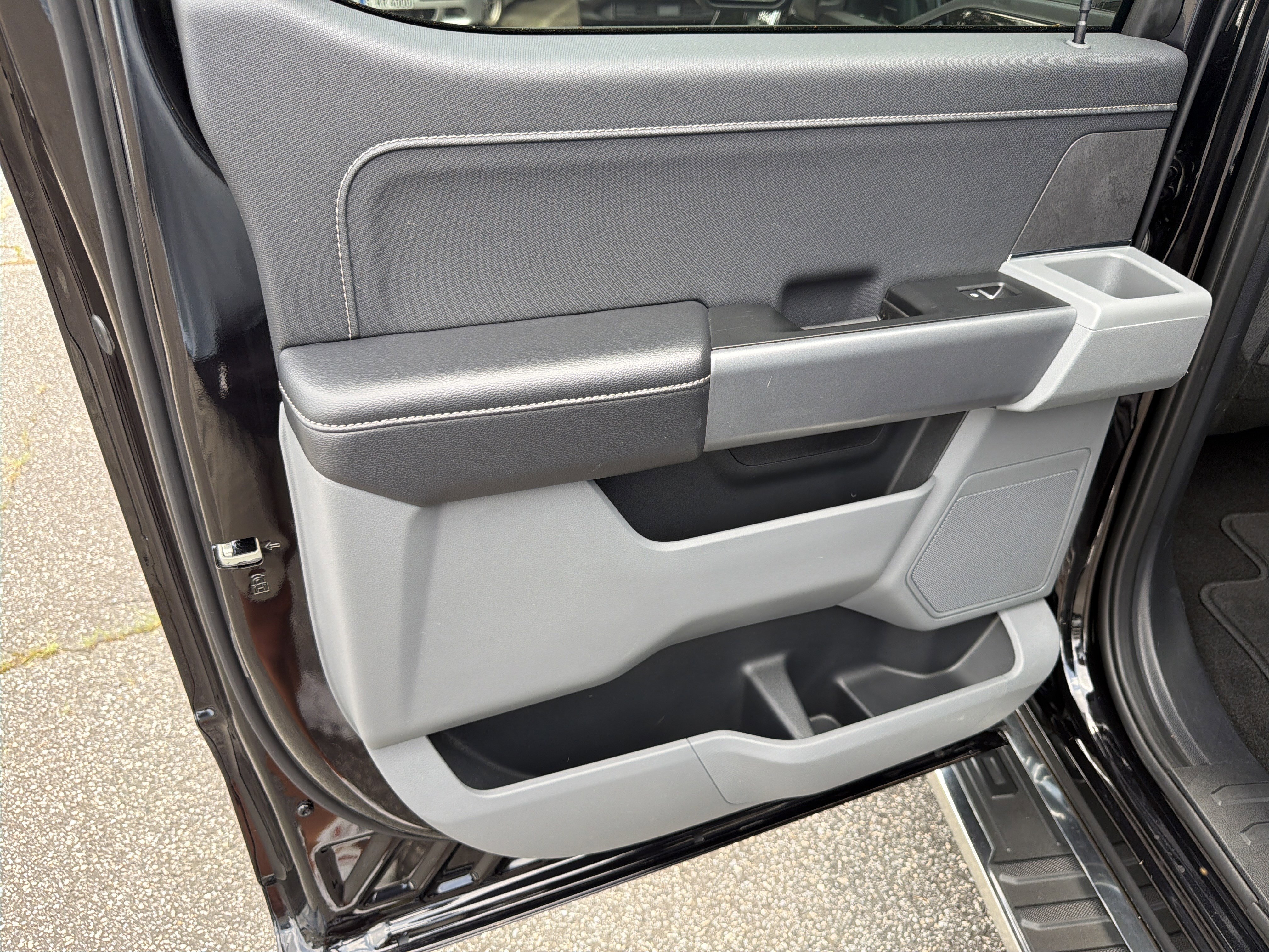 Used 2025 Black Metallic Ford XLT image 21
