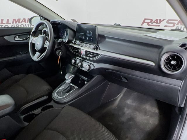 2021 Kia Forte LXS - Photo 32