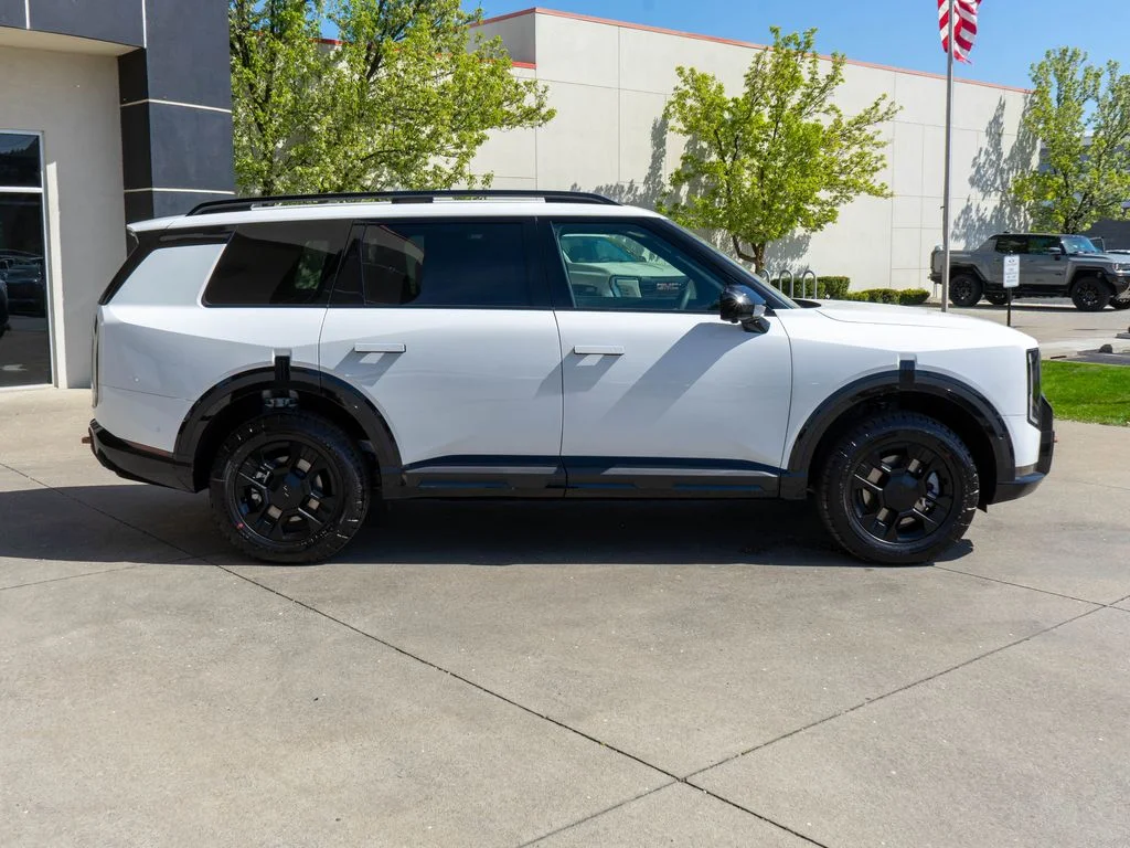 New 2027 Glacial White Pearl Kia X-Pro SX Prestige image 8