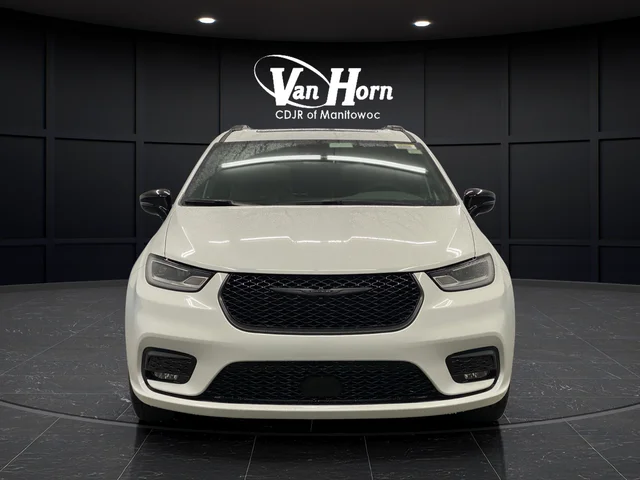 New 2026 Bright White Clear-Coat Exterior Paint Chrysler Limited image 12
