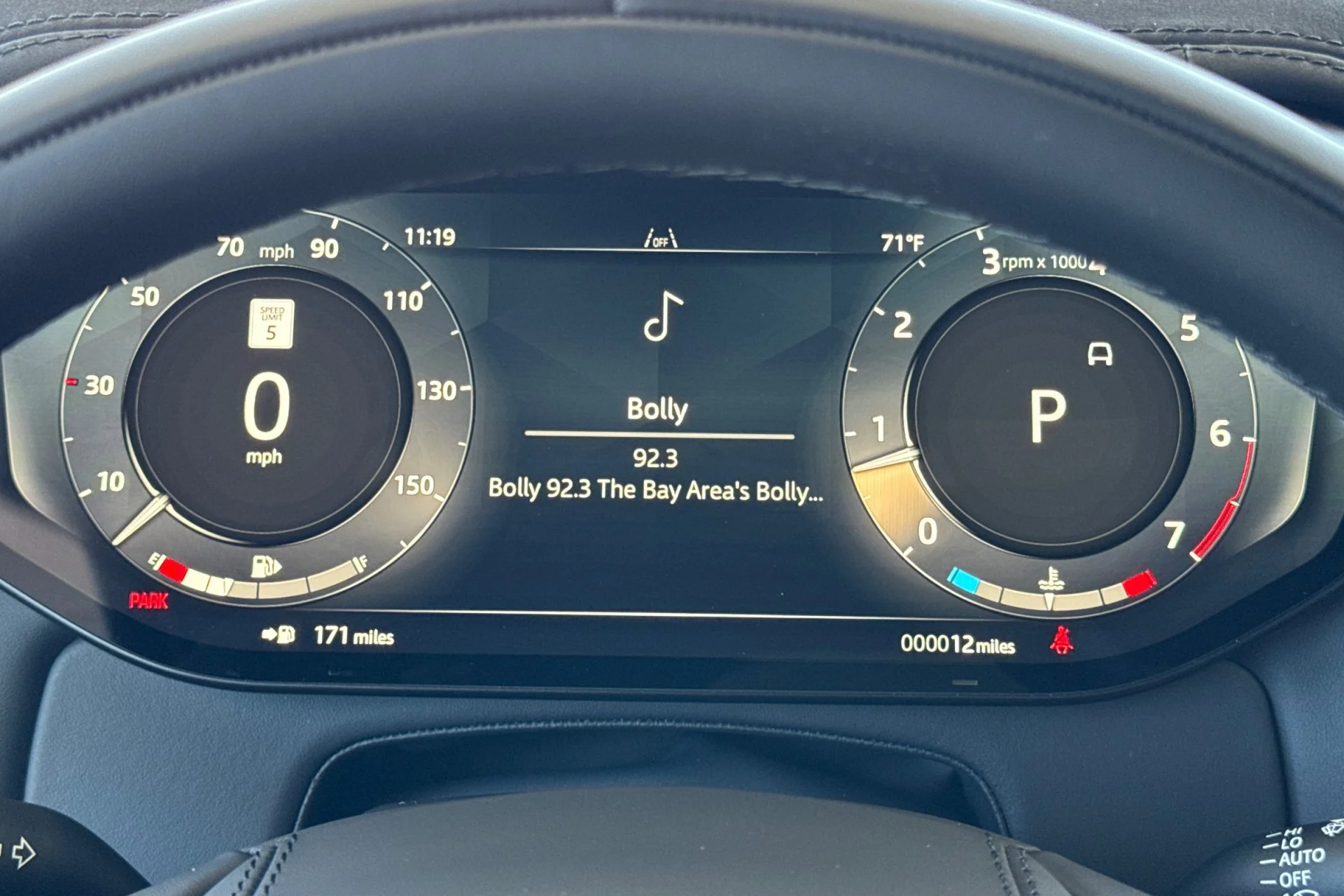 New 2026 SANTORINI BLACK Land Rover SE image 27