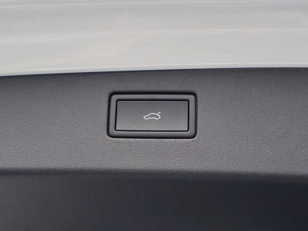 New 2026 White Volkswagen 2.0T SE R-Line Black image 17