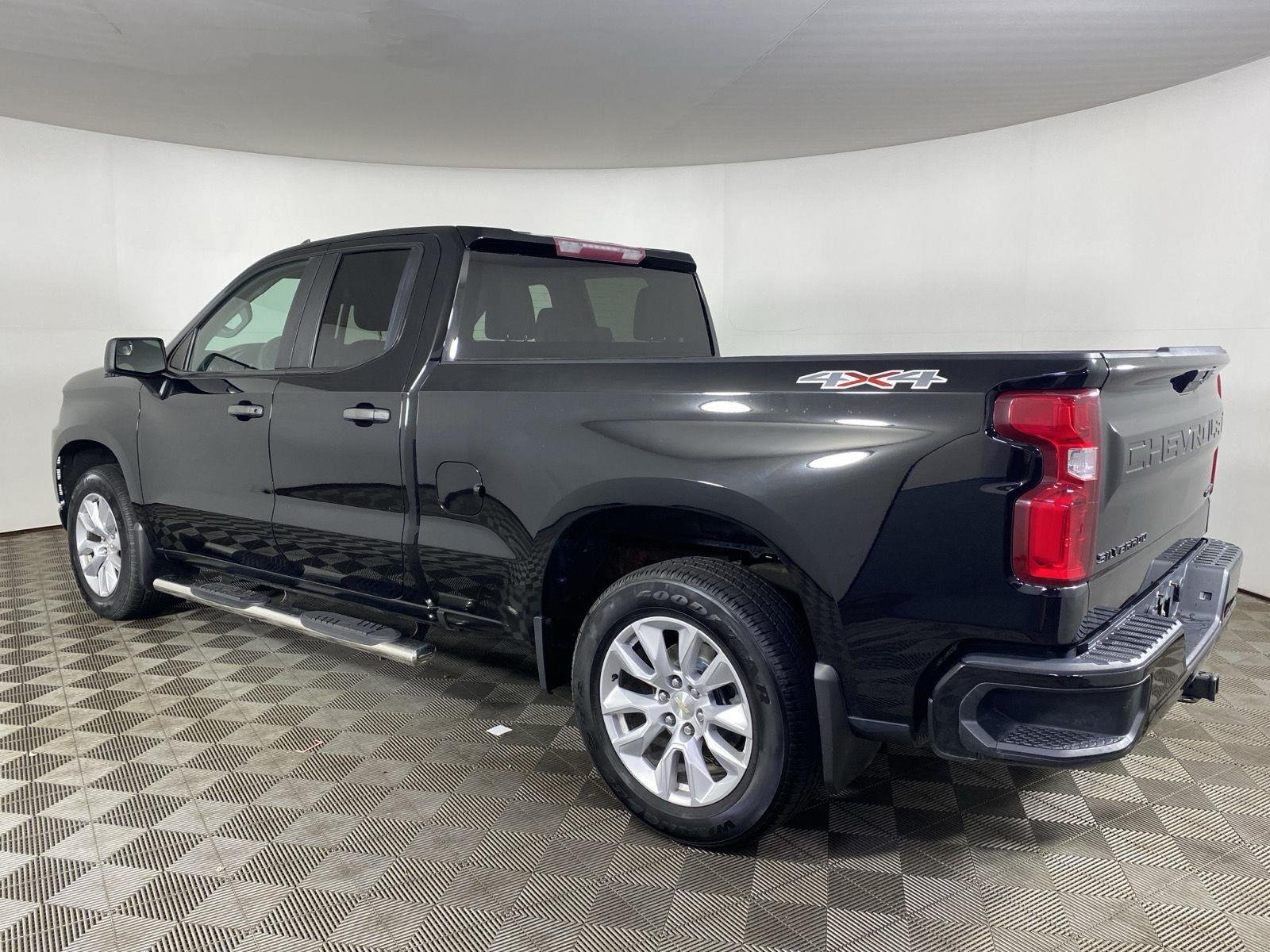 Used 2019 Black Chevrolet Custom image 5