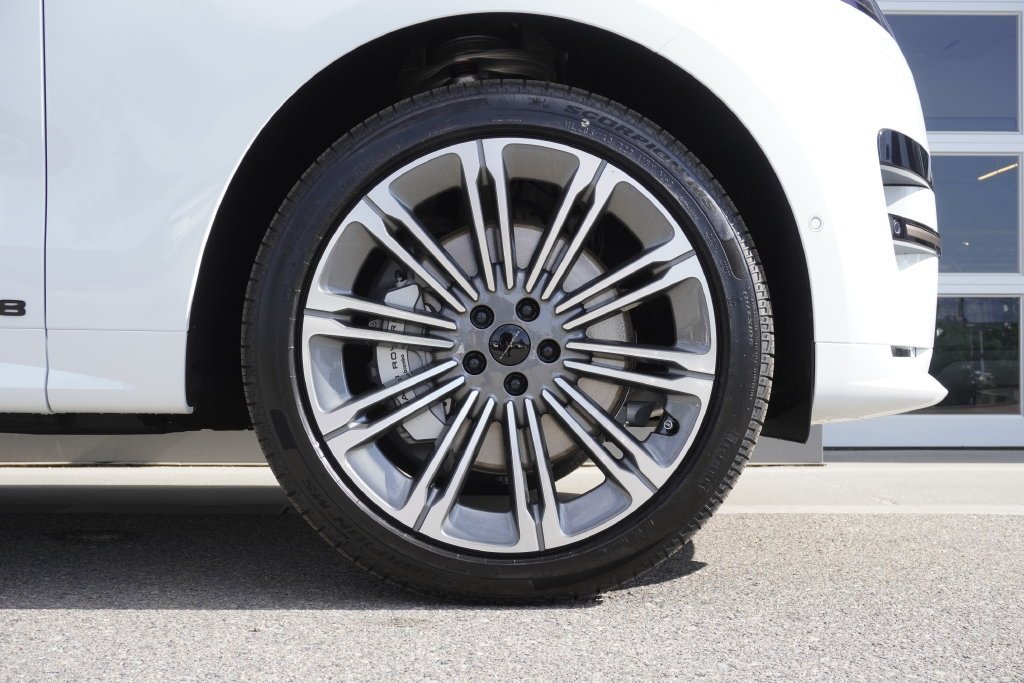 New 2026 Fuji White LAND ROVER Dynamic SE image 33