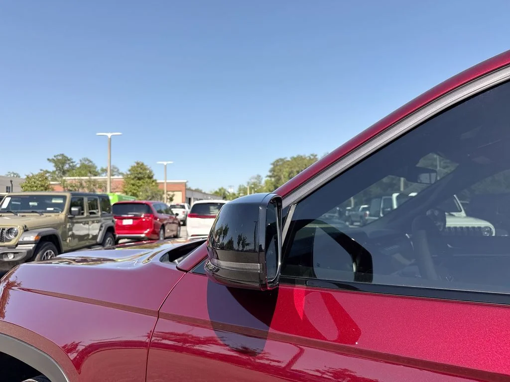 New 2026 Velvet Red Pearl-Coat Exterior Paint Jeep Limited image 10