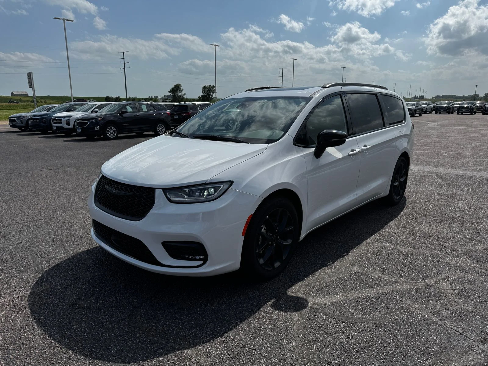 Used 2025 Bright White Clearcoat Chrysler Limited image 5