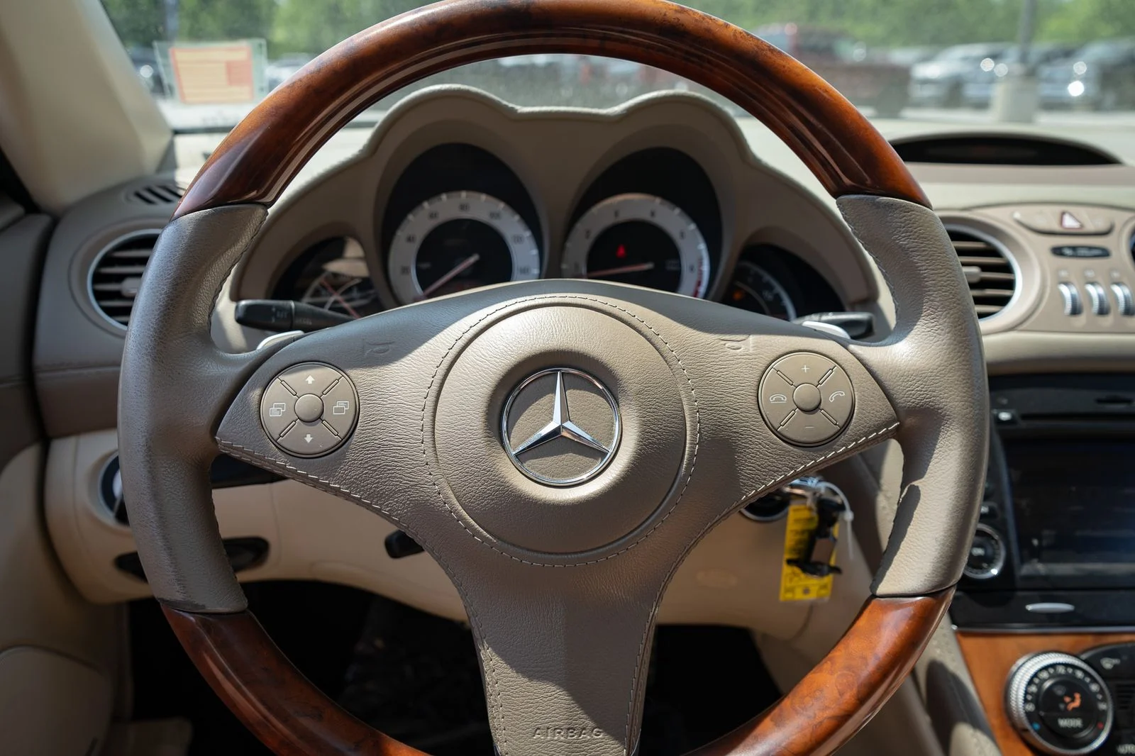 Used 2009 Black Mercedes-Benz SL 550 image 23