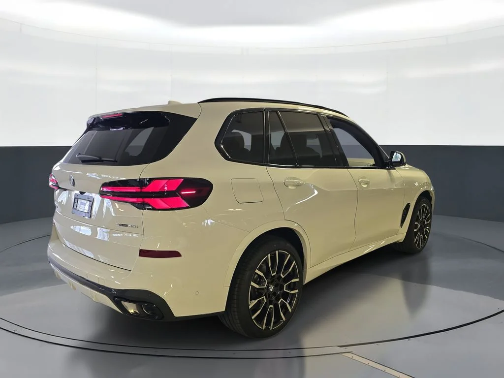 Used 2026 Alpine White BMW sDrive40i image 3