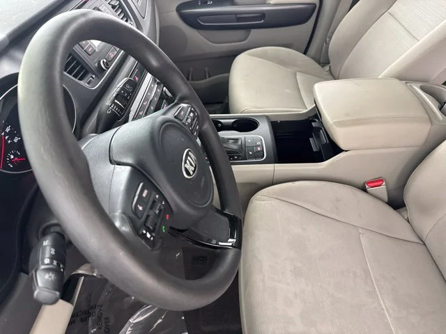 Used 2015 White Kia LX image 22