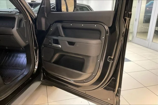 Used 2025 Black Land Rover S image 28
