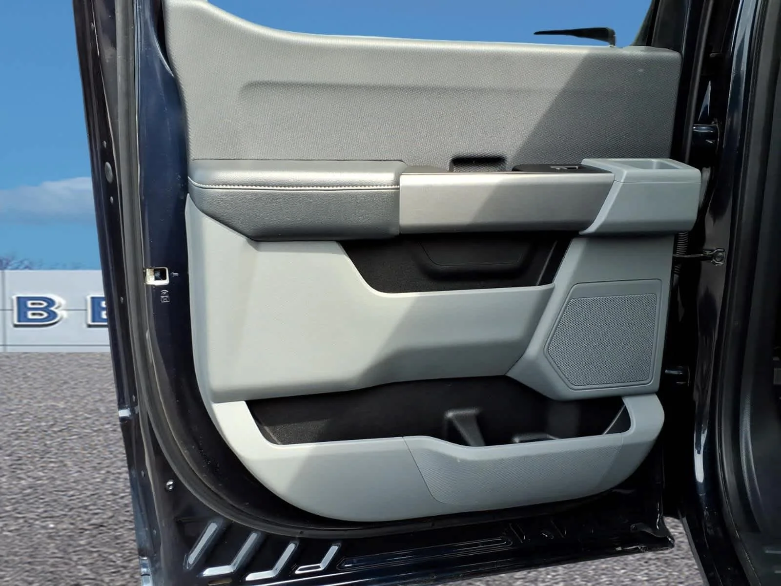 Used 2023 Antimatter Blue Ford XLT image 27