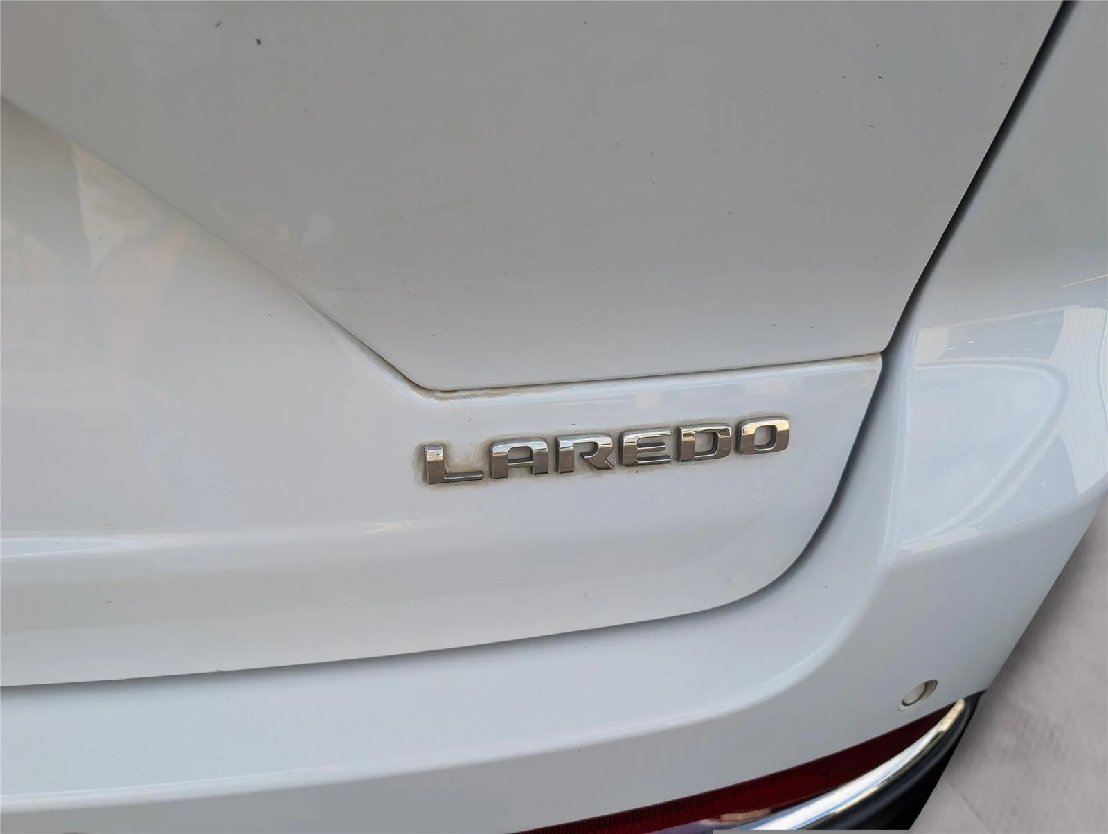 Used 2023 Bright White Clearcoat Jeep Laredo image 30