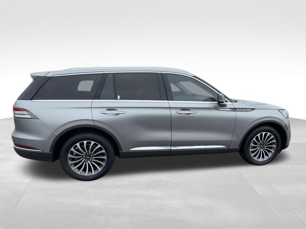 Used 2023 Silver Lincoln Standard image 9