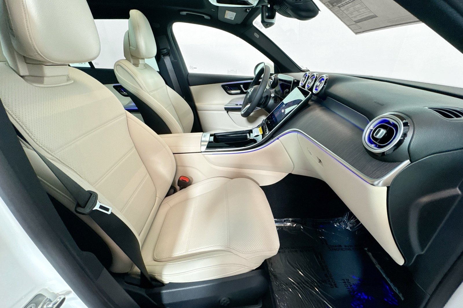 New 2026 Polar White Mercedes-Benz GLC 300 image 26